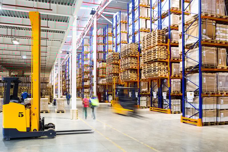 forklift-warehouse